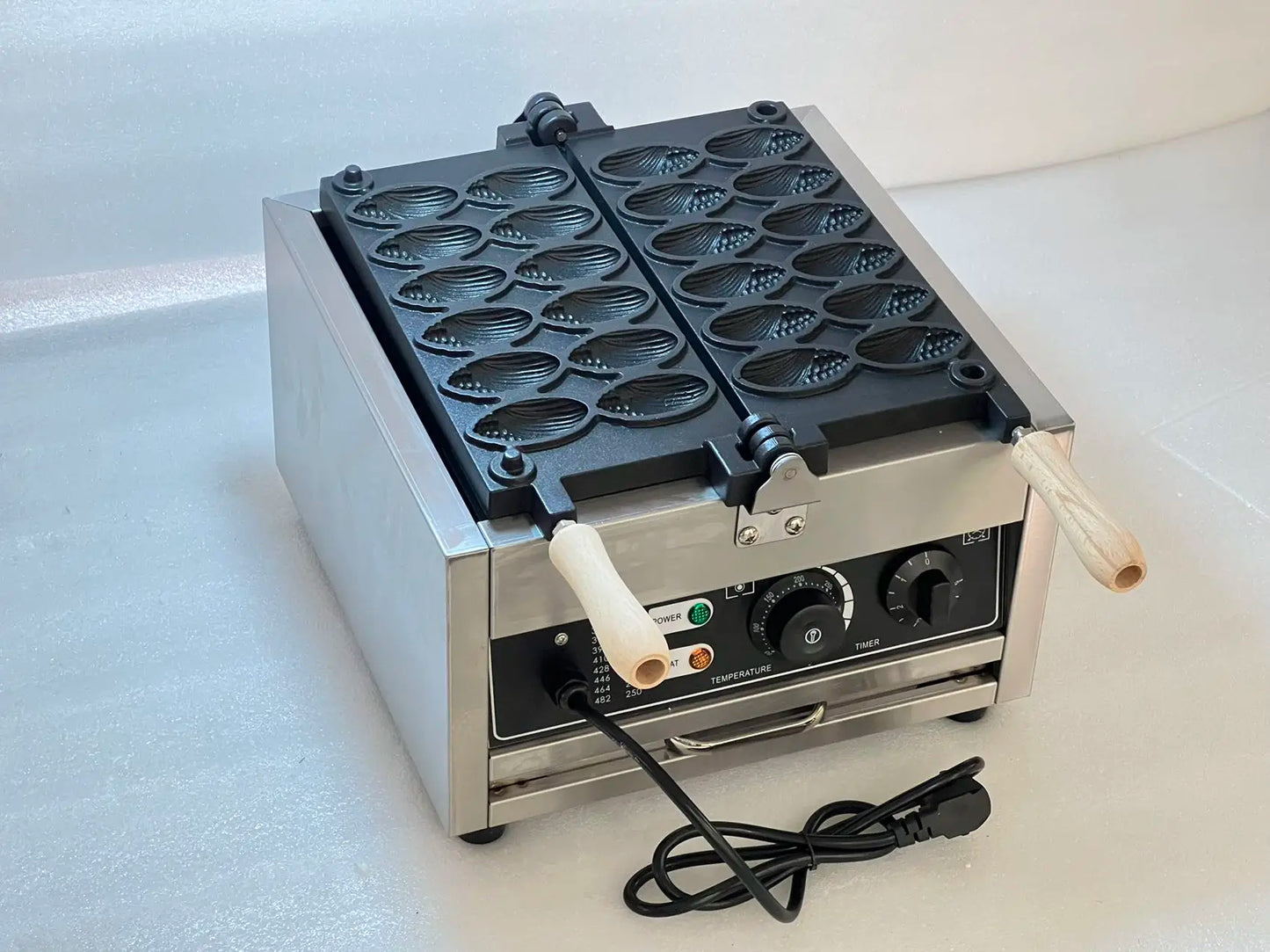 Commerical Coin Waffle Maker Gold Coin Bread Waffle Machine 1800W Non-stick Coating Electric